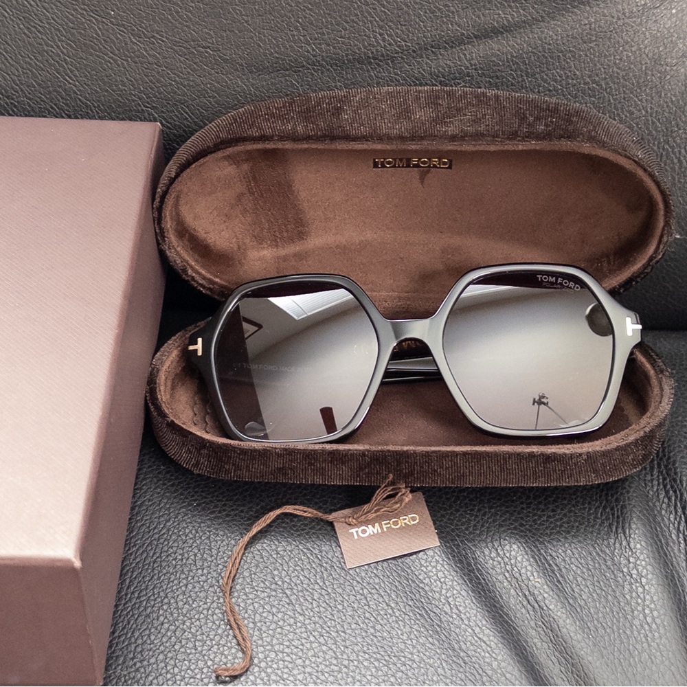 Tom Ford Romy FT1032 ECO Polarized Hexagonal Sunglasses in Shiny Black - Picture 3 of 8